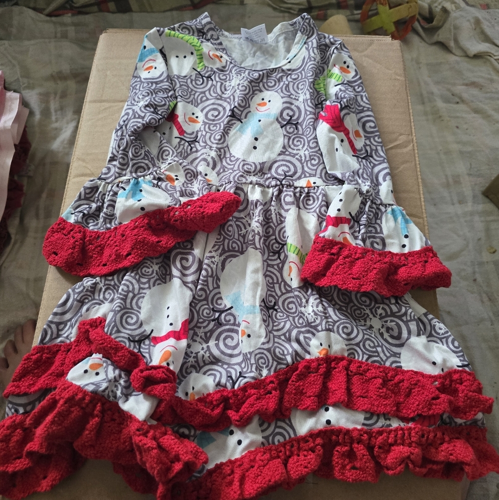 XS Beautiful, Ruffled Snowman Dress, Very Unique, Good Condition